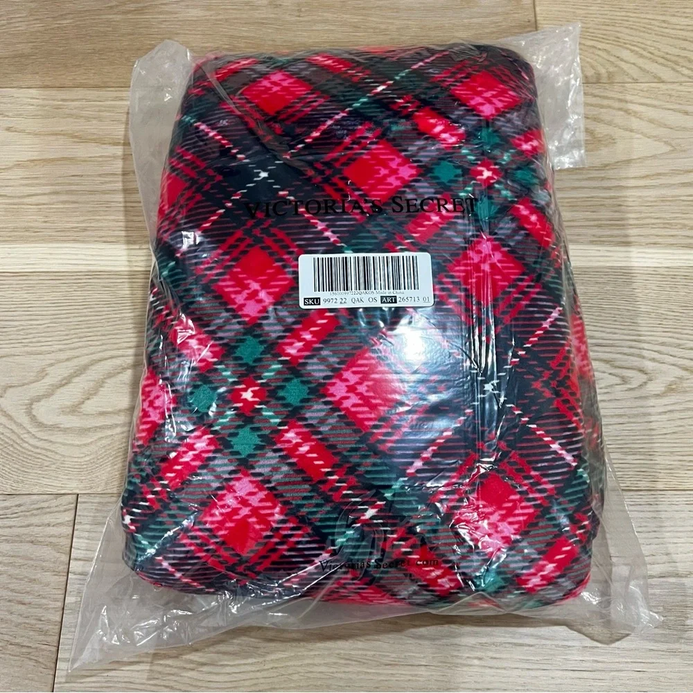 VS Holiday Plaid Blanket